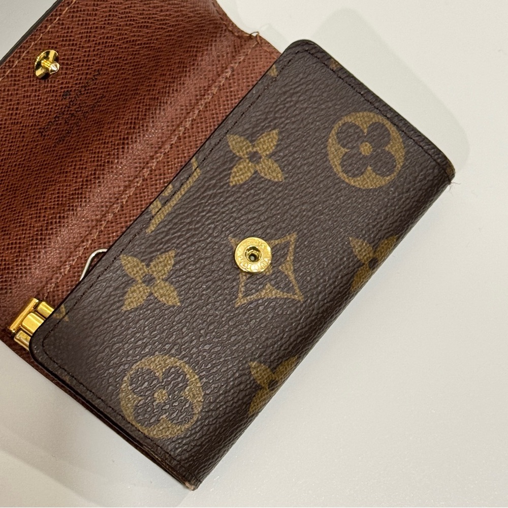 Louis Vuitton Monogram 6 Key Holder M62630 - Picture 7 of 15